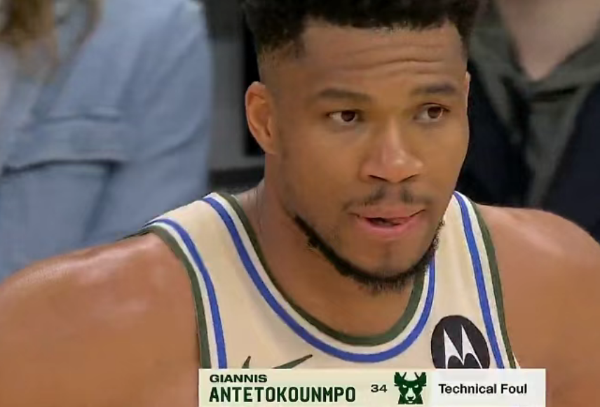 开云体育app下载-字母哥24分吃T复出全败！雄鹿遭老鹰16分逆转 奥孔古21+8