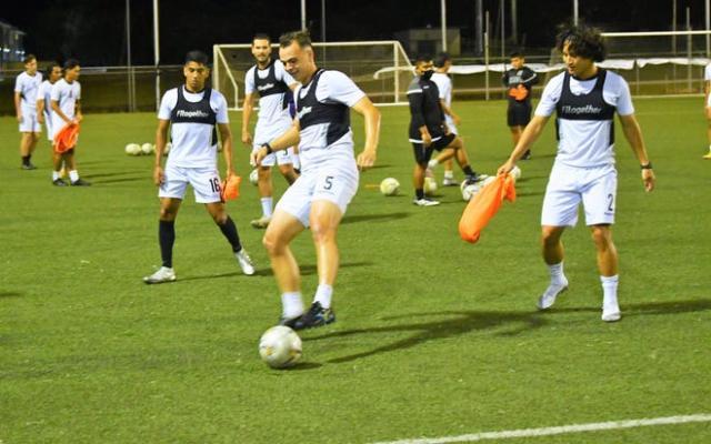 关岛内部对抗主力8比4大胜 20日出发提前一周来华